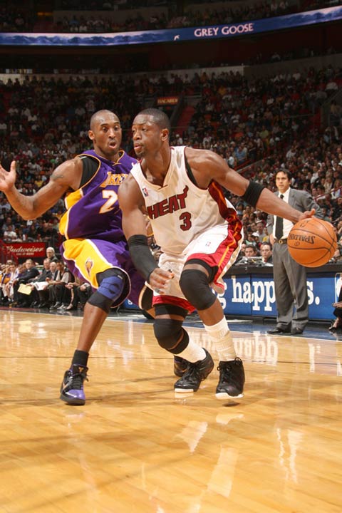 经迈出了坚 经迈出了坚