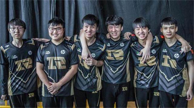 队在比赛中 队在比赛中