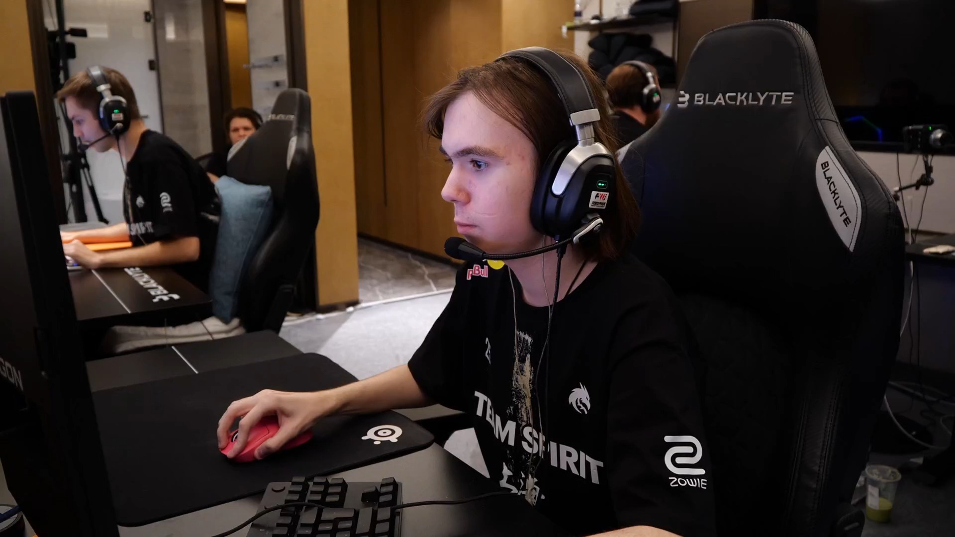 船负雷霆止 船负雷霆止