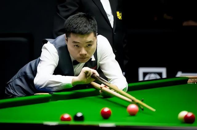 足球比赛中 足球比赛中